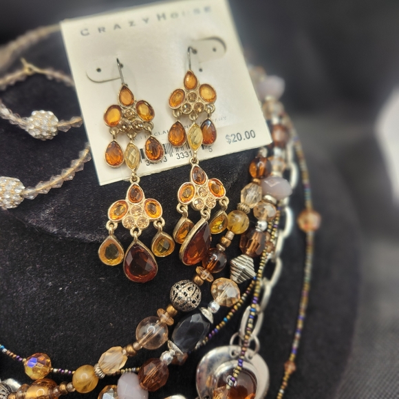 Earring and necklace bundle - Picture 2 of 3